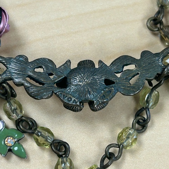 Avon Nina Ricci Necklace with Pink and Green Floral Design - Picture 4 of 6